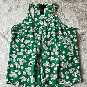 Ladies sleeveless blouse. Lg